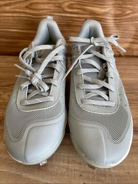 NEW Under Armour Women's Baseball Cleats Size 6.5 Grey UA Charged Glide MT